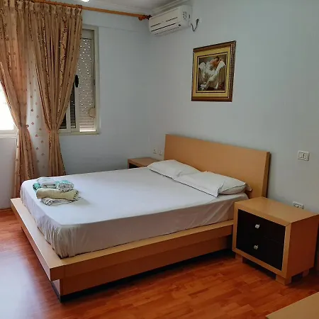 Daire Apartament Egzoni City Center Berat