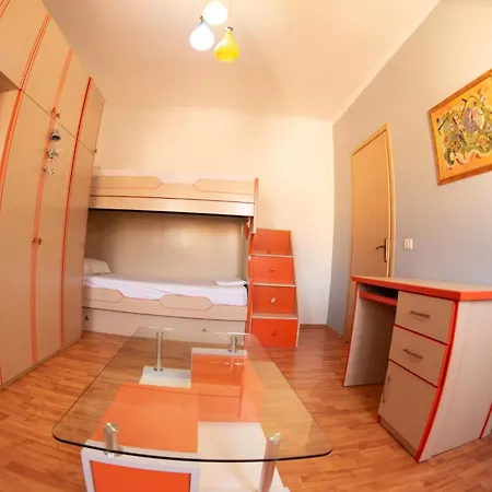 Daire Apartament Egzoni City Center Berat