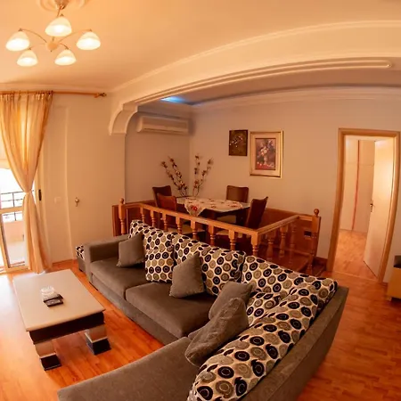 Apartament Egzoni City Center Daire Berat